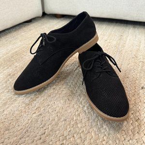 GAP black perforated oxford flats